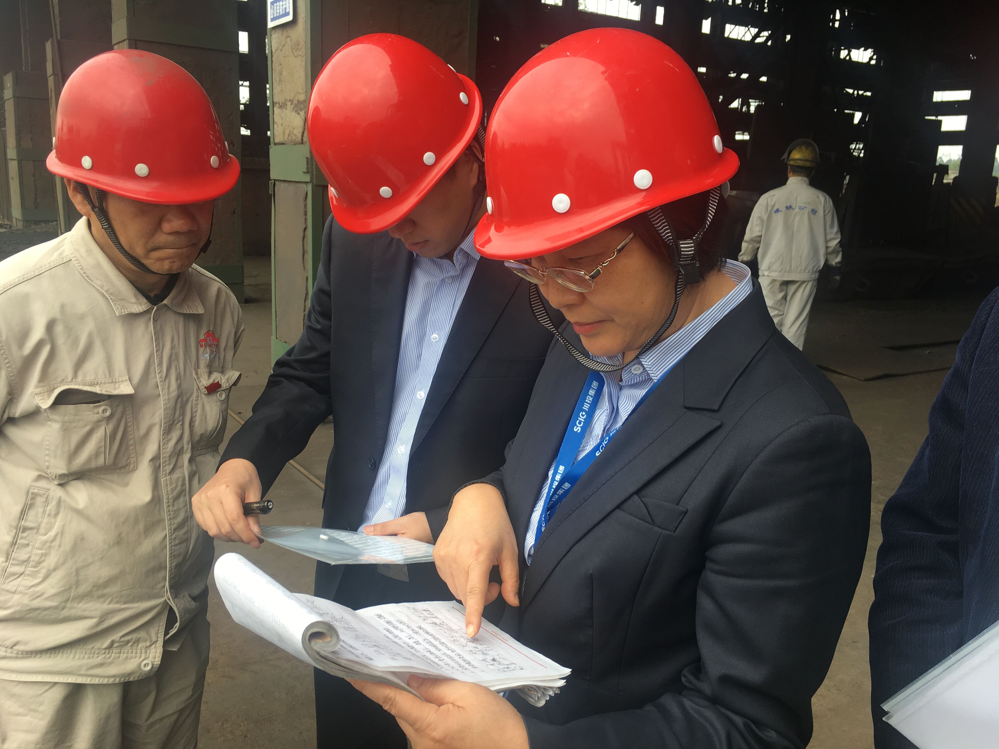 川投集团公司副总经理刘晓杨率队到川投峨铁公司 暗